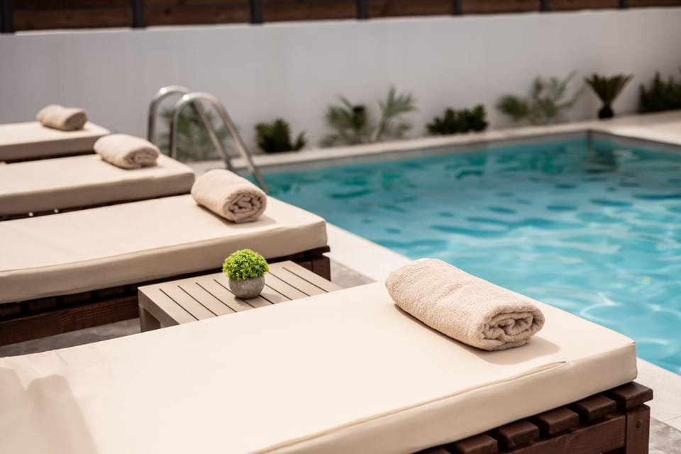 Pool view, Swimming pool, sunbed, towels