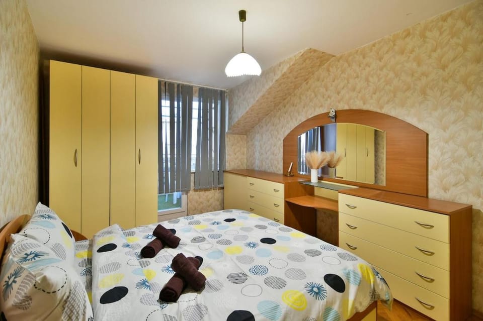 Bed, Photo of the whole room, Bedroom, wardrobe