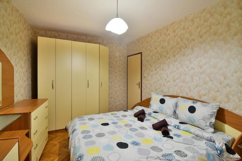 Bed, Photo of the whole room, Bedroom, wardrobe