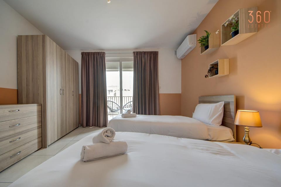 Spacious, fully equipped 4BR home in Pietà with WIFI by 360 Estates Apartment in Malta