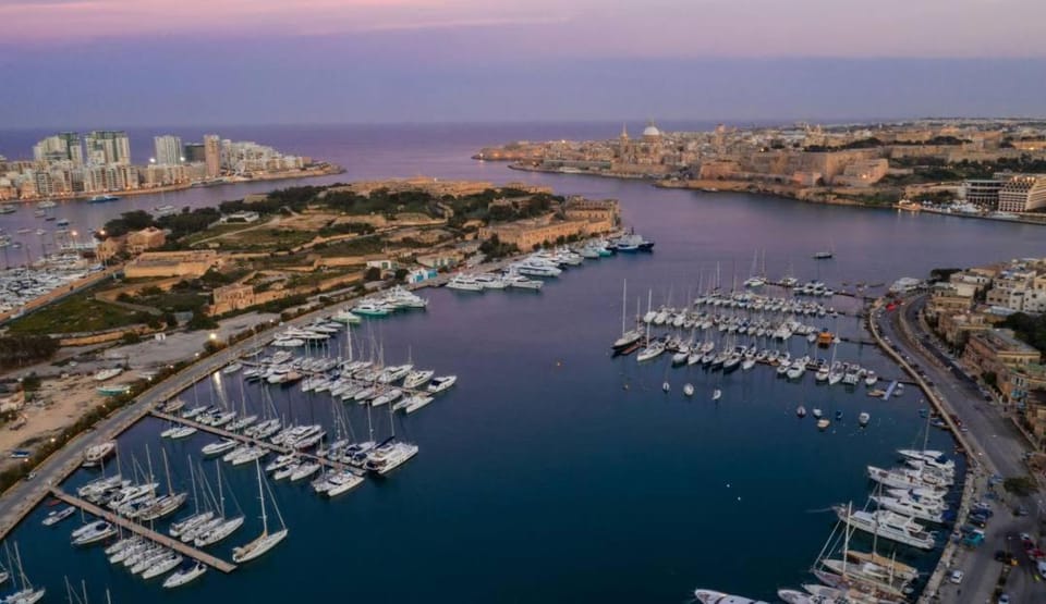 Spacious, fully equipped 4BR home in Pietà with WIFI by 360 Estates Apartment in Malta