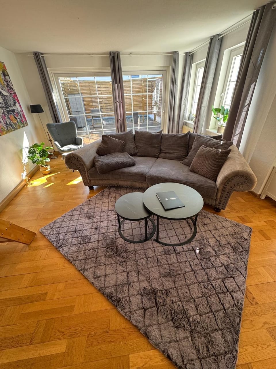 Living room, Seating area