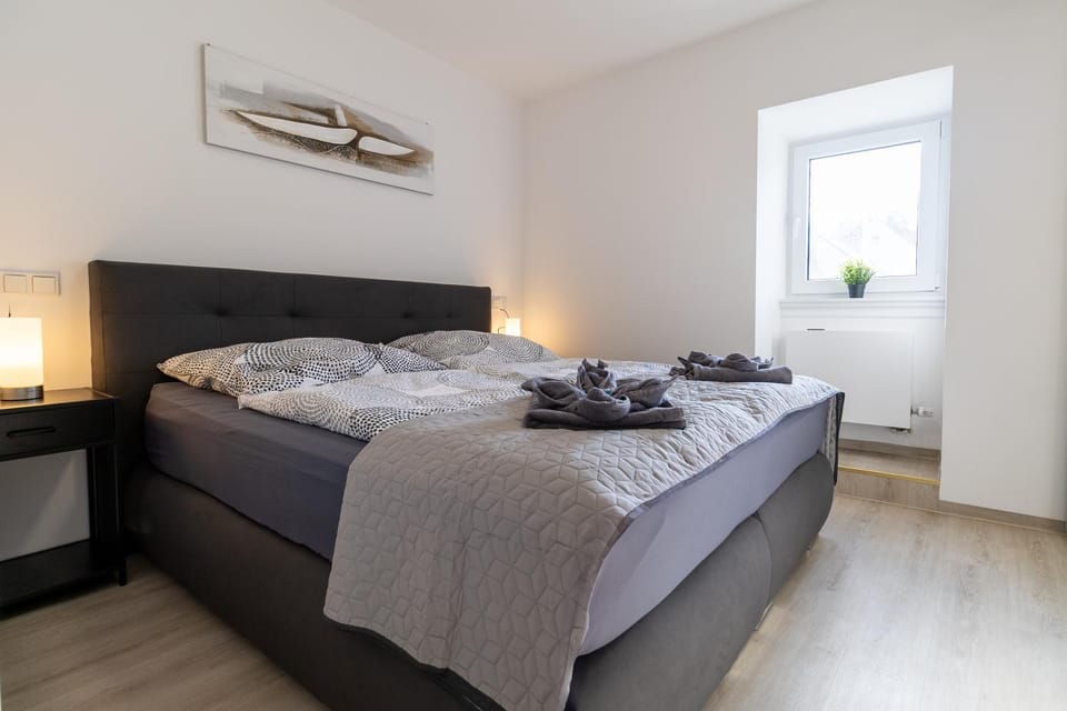 Bed, Photo of the whole room, Bedroom, towels