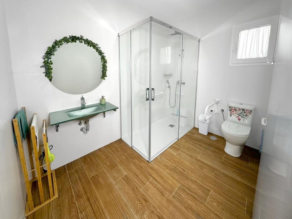 Shower, Bathroom, hair dryier, towels