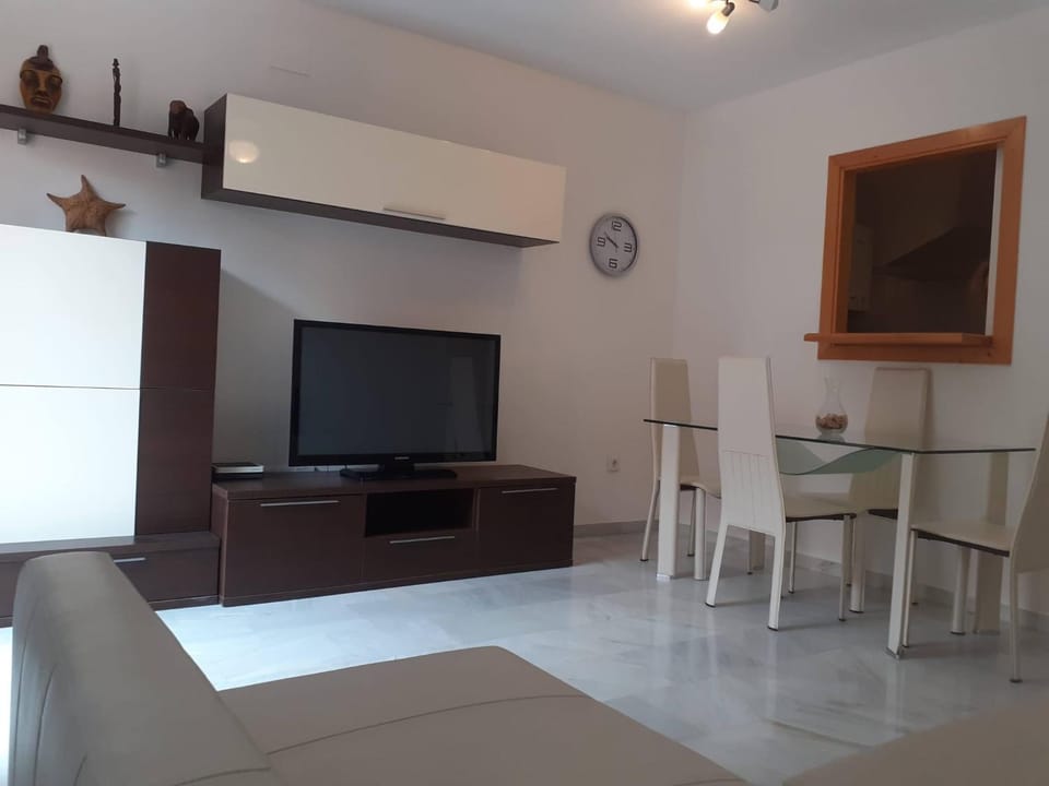 Communal lounge/ TV room, Living room, Dining area