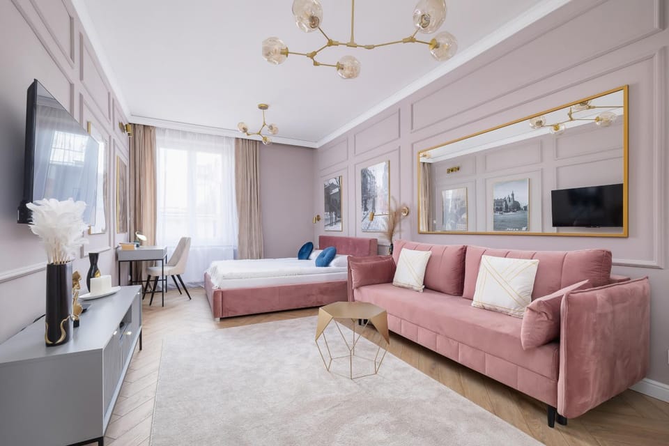 Bed, Seating area, Bedroom