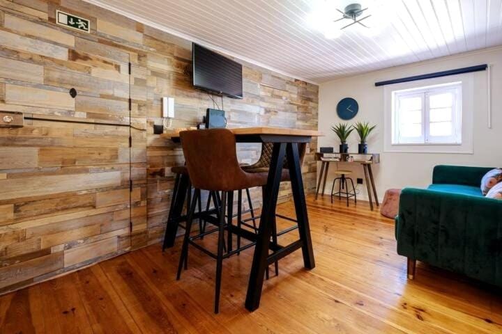Communal lounge/ TV room, TV and multimedia, Living room, Seating area, Dining area
