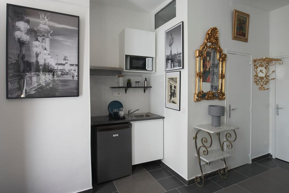 Kitchen or kitchenette