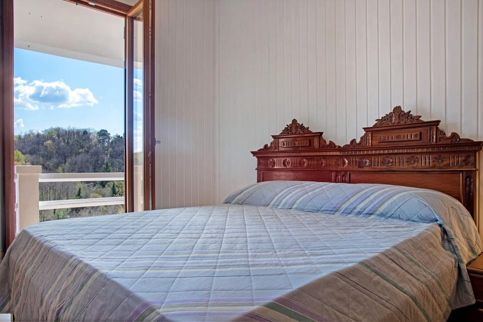 Property building, Living room, Bedroom