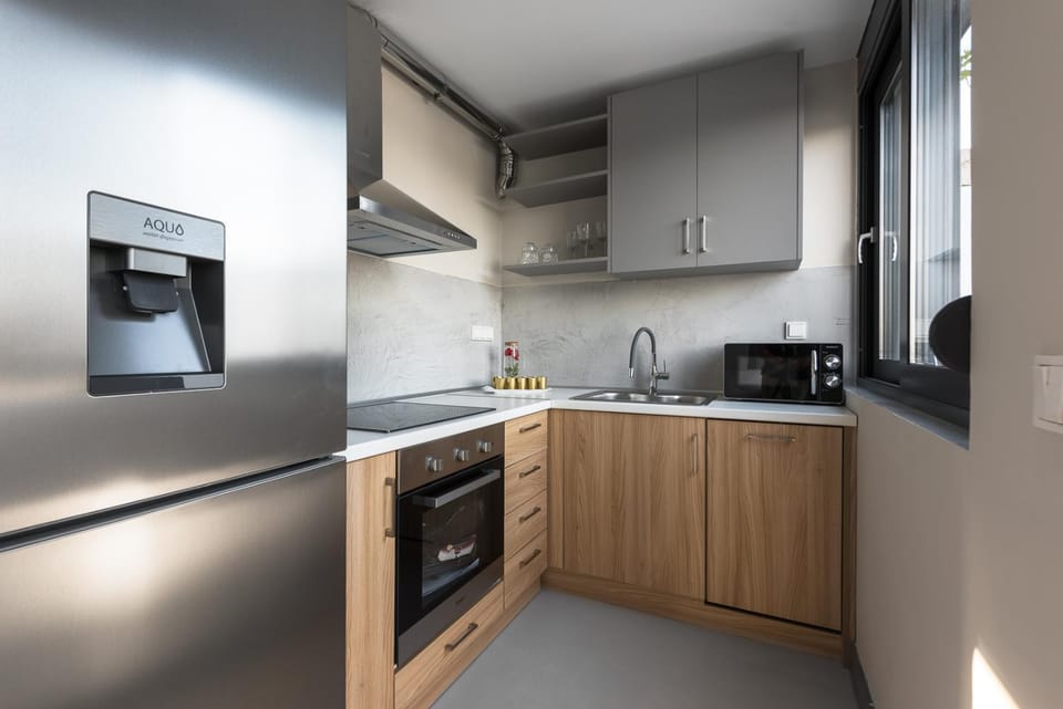Kitchen or kitchenette, microwave, oven, stove