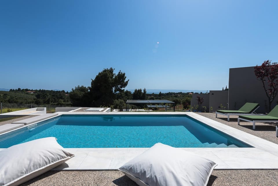 Pool view, Swimming pool, sunbed