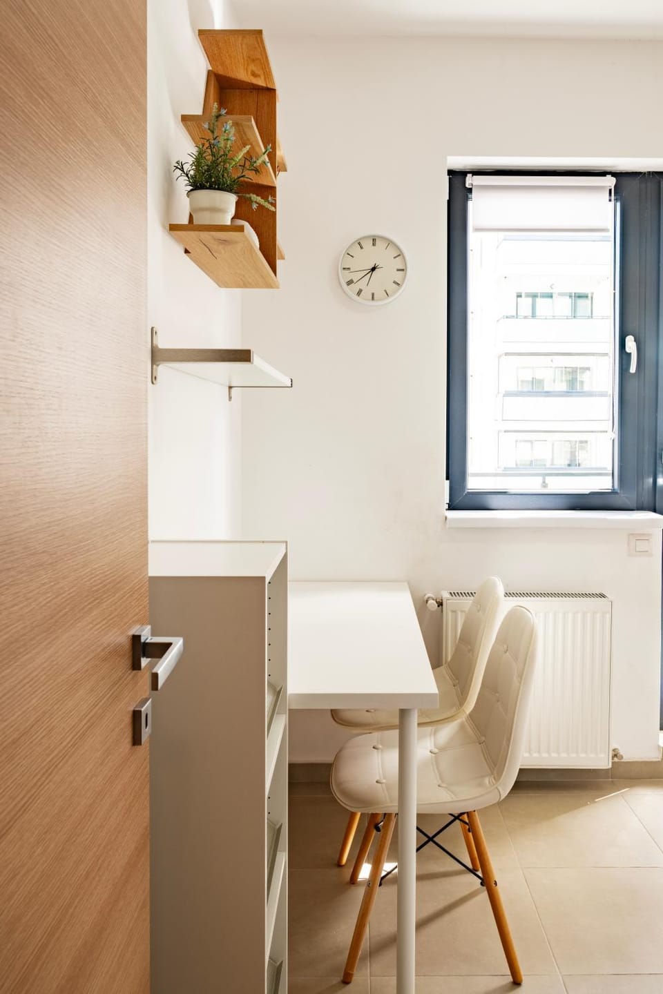 Kitchen or kitchenette, Seating area, Dining area