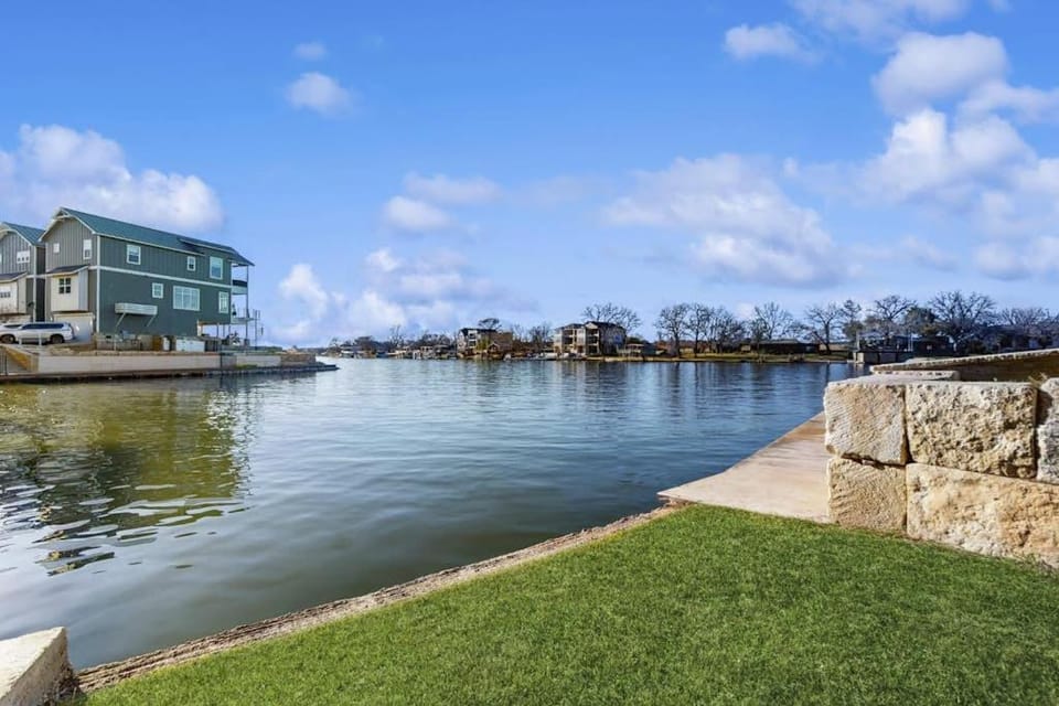 Nearby landmark, Activities