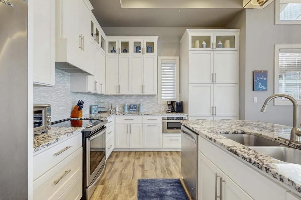 Kitchen or kitchenette, dishwasher, oven, stove, toaster
