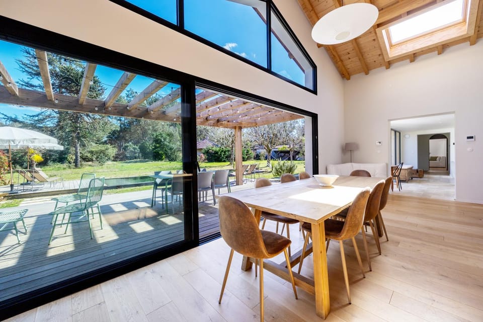 Patio, Dining area