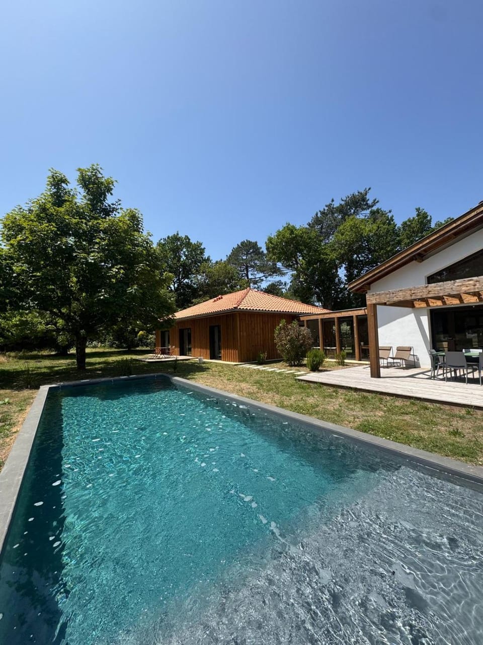 Pool view, Swimming pool, sunbed