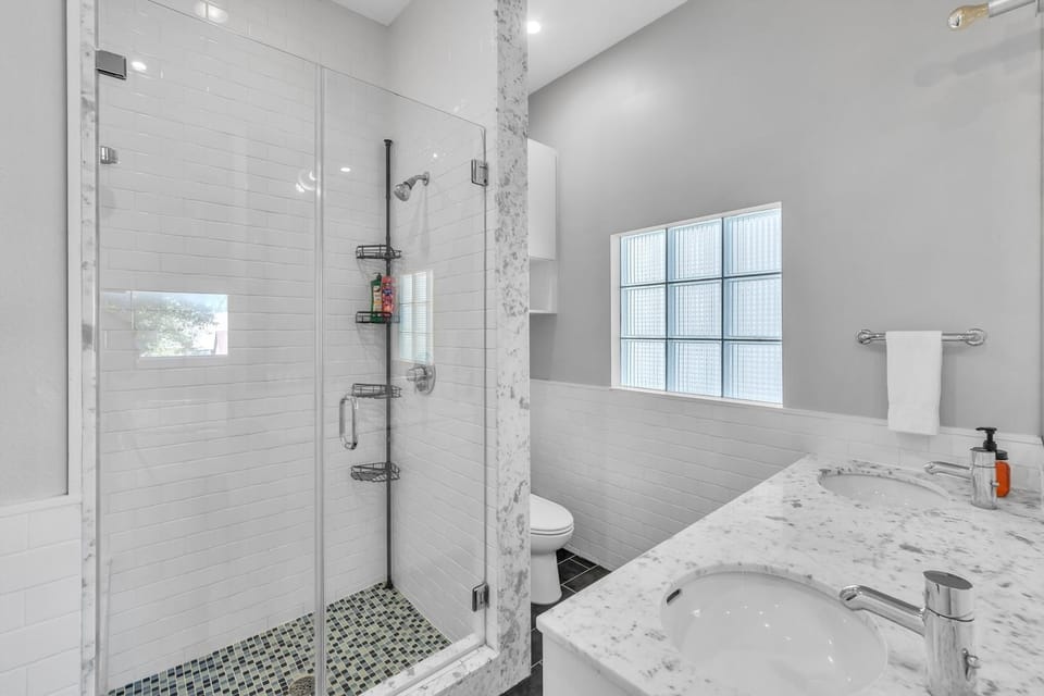 Modern Comfort in the Heart of Museum District townhouse House in Houston