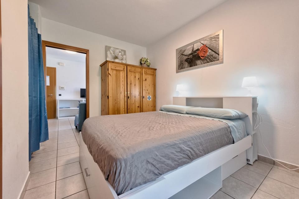 Bed, Photo of the whole room, Bedroom, wardrobe