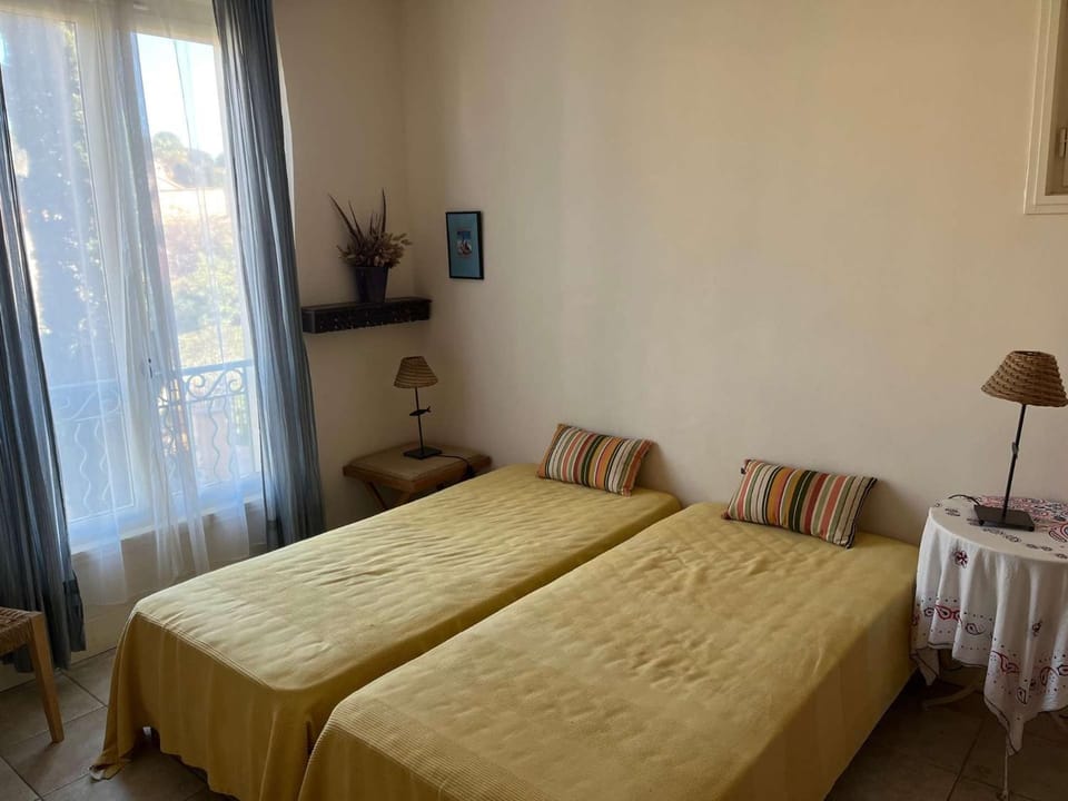 Villa de Charme à Porquerolles – Confort Sérénité à 100m du Village Villa in Hyères