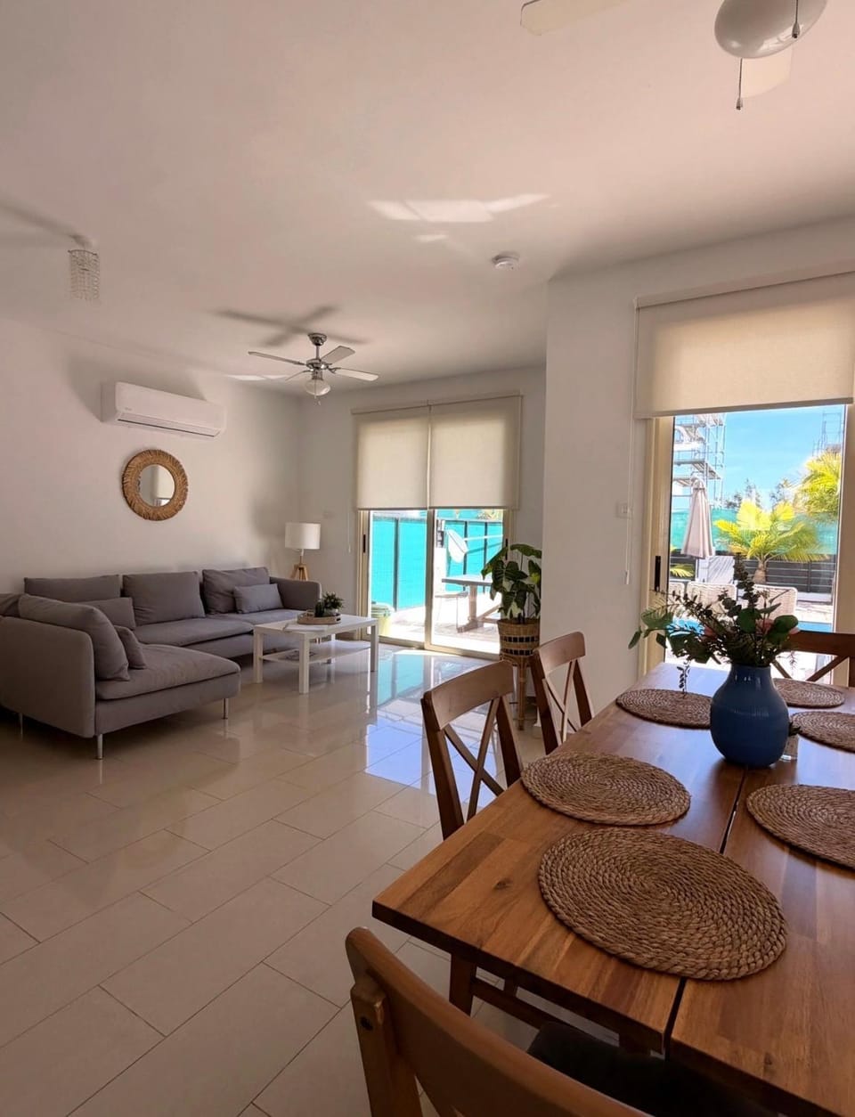 Living room, Dining area