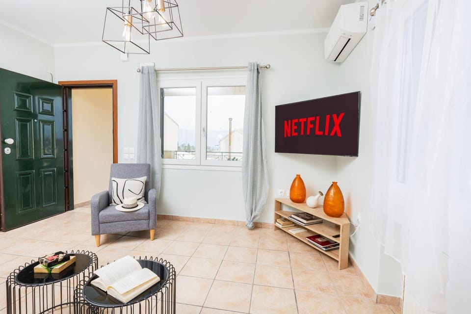 TV and multimedia, Living room, Seating area, air conditioner