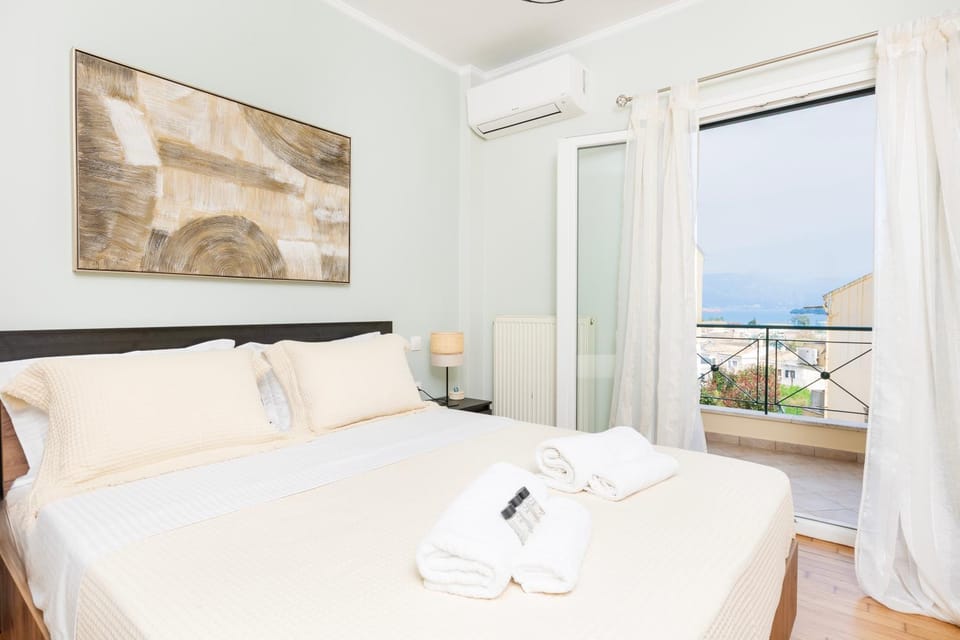 Bed, Natural landscape, View (from property/room), Balcony/Terrace, Photo of the whole room, Bedroom, towels, air conditioner