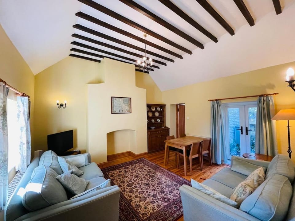 Quaint Oxfordshire cottage on a peaceful farm House in Scotland