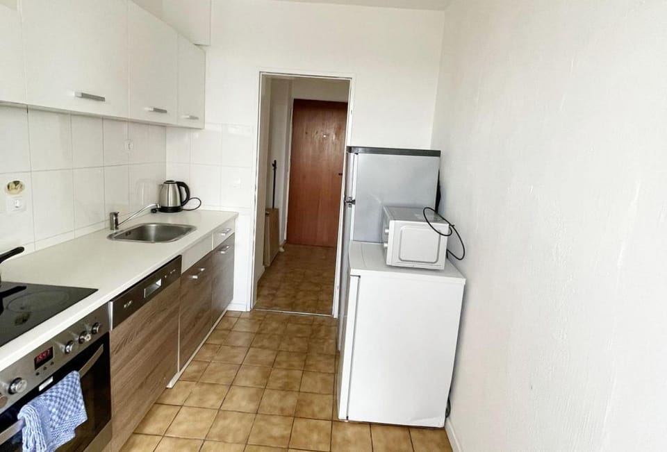 Kitchen or kitchenette, dishwasher, oven, stove