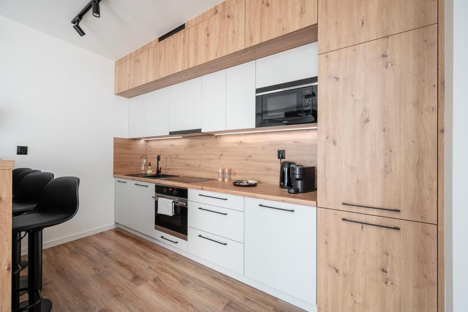 Coffee/tea facilities, Kitchen or kitchenette, oven, stove