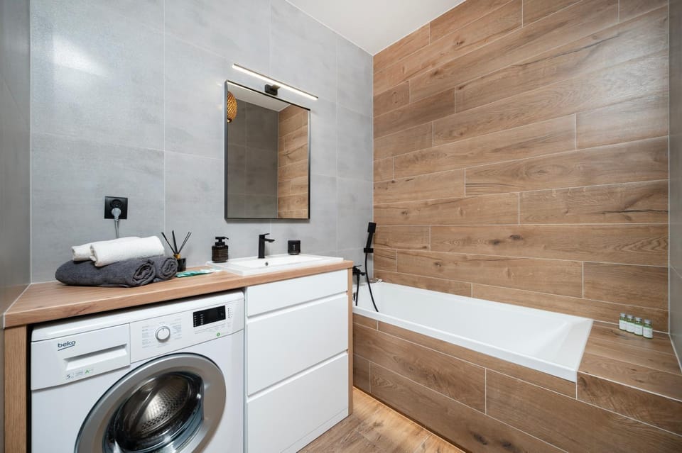 Bathroom, Bath, towels, washing machine