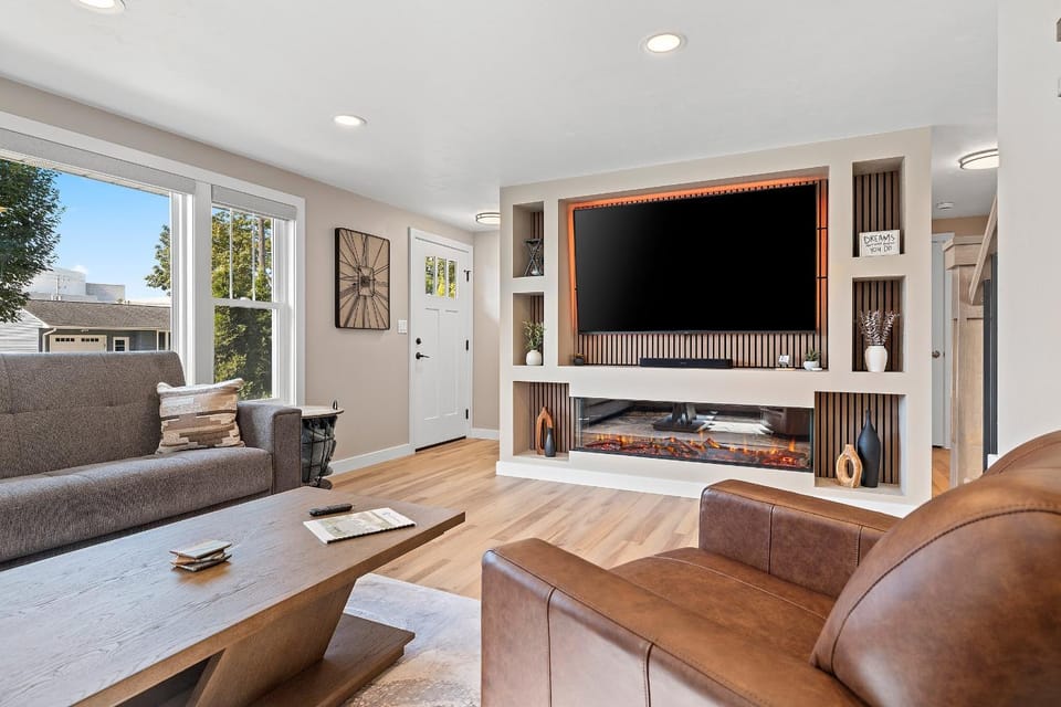 Fully Remodeled Home Walk to LambeauBarsResch House in Ashwaubenon