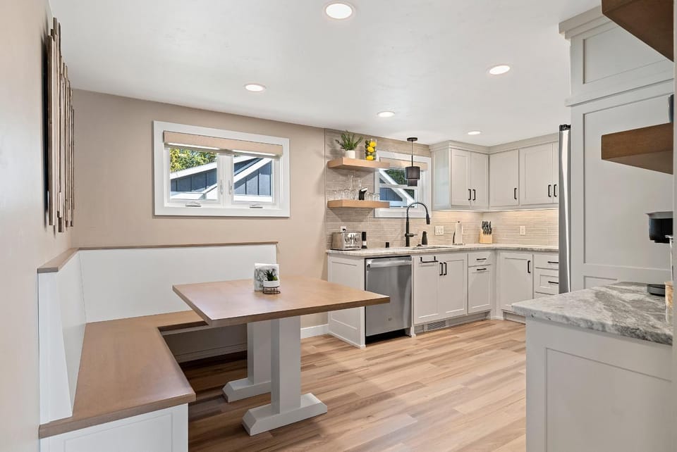Fully Remodeled Home Walk to LambeauBarsResch House in Ashwaubenon