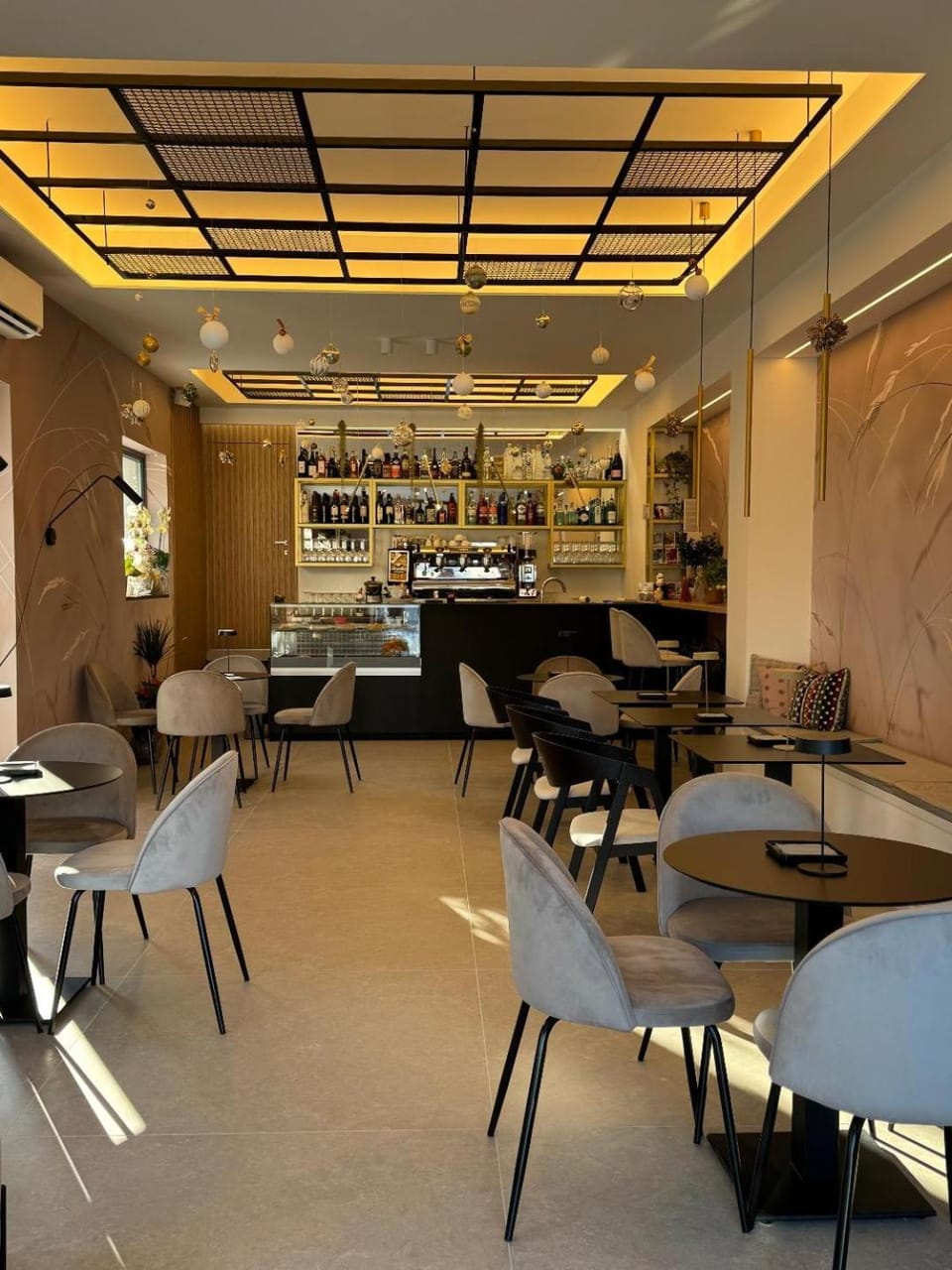 Restaurant/places to eat, Lounge or bar, Breakfast