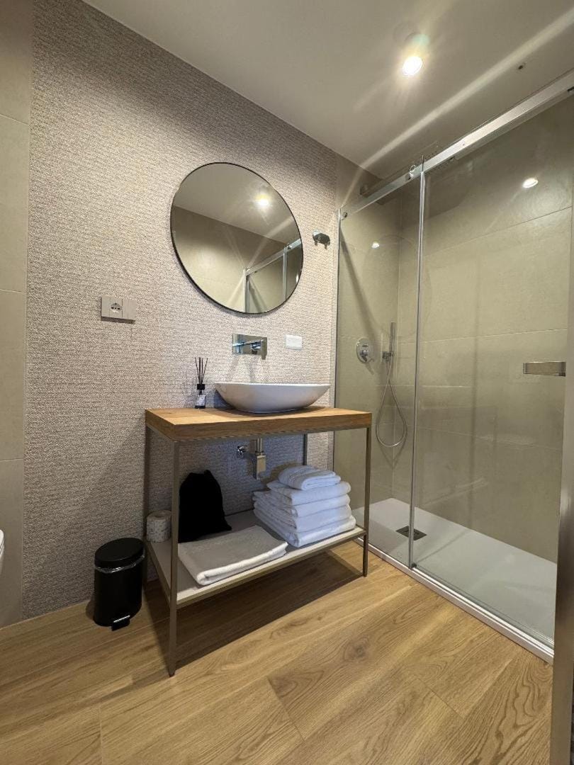 Shower, Bathroom, towels