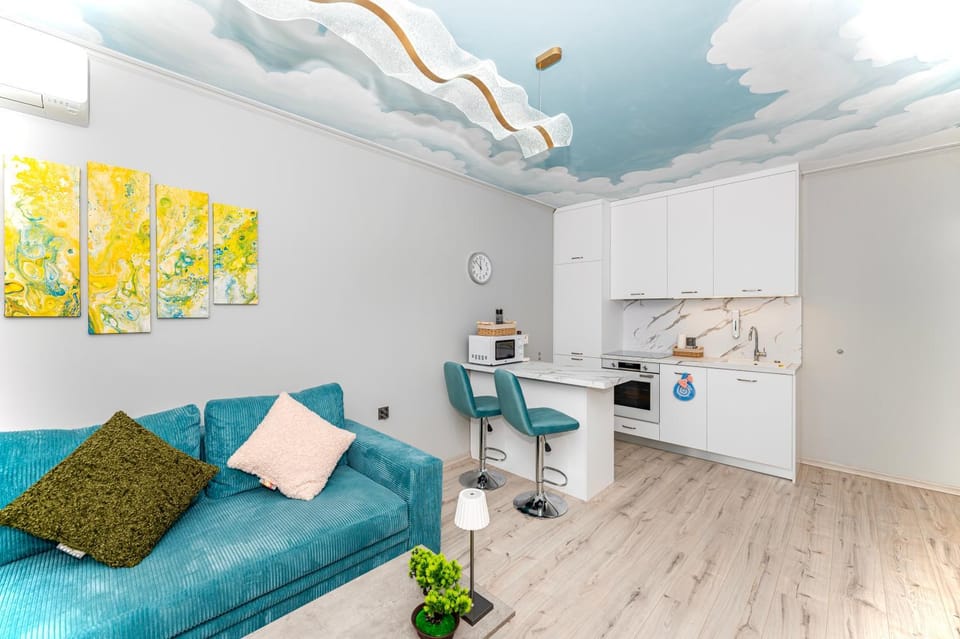 Kitchen or kitchenette, Seating area, Dining area, oven, pet friendly, stove