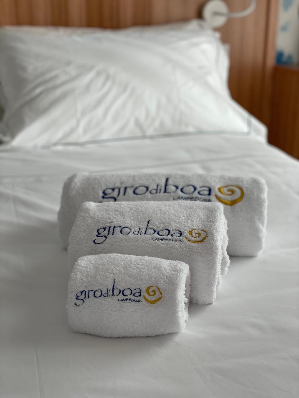 Bed, Property logo or sign, Logo/Certificate/Sign, Bedroom