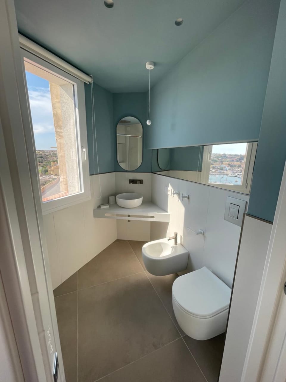 Bathroom, Photo of the whole room