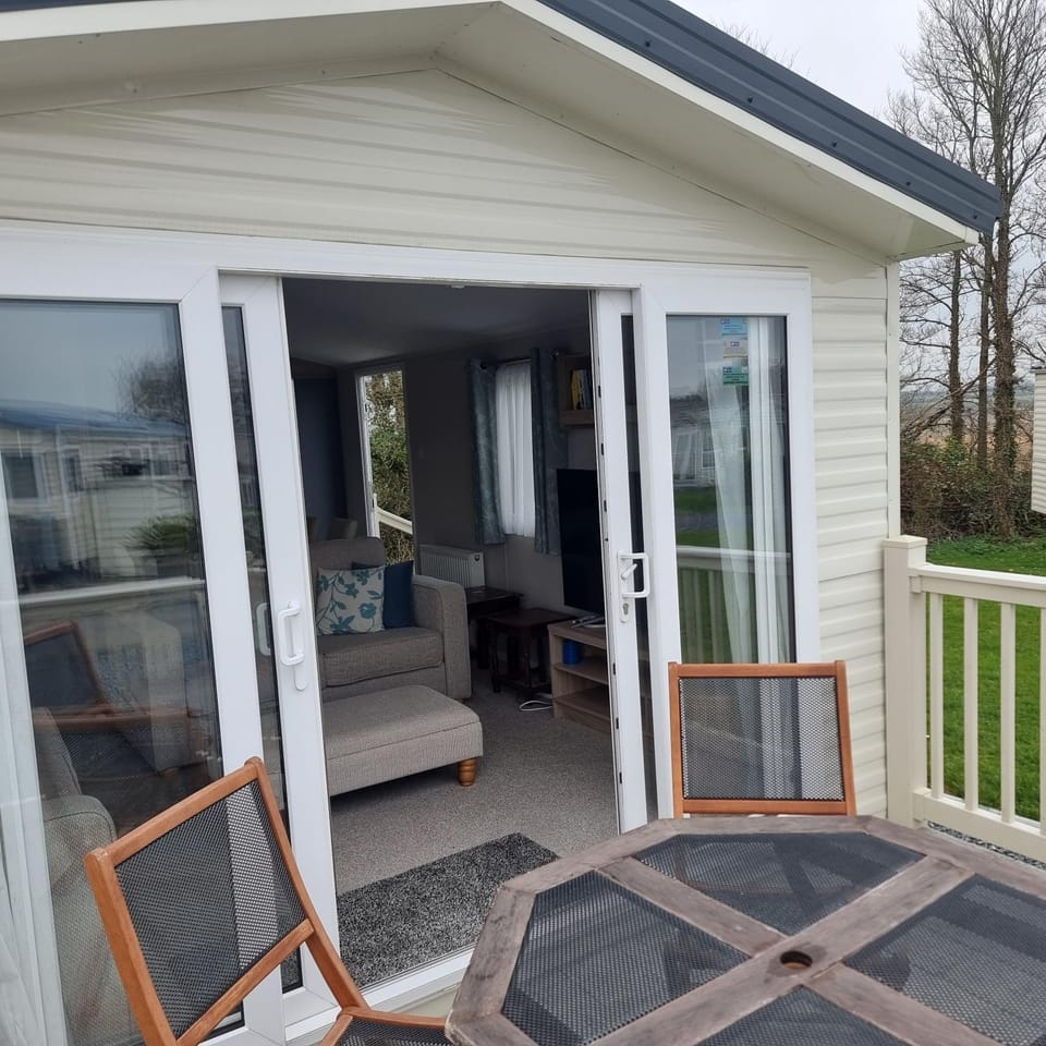 7 Bays 6 Berth Willerby Molton Caravan Campground/ 
RV Resort in England