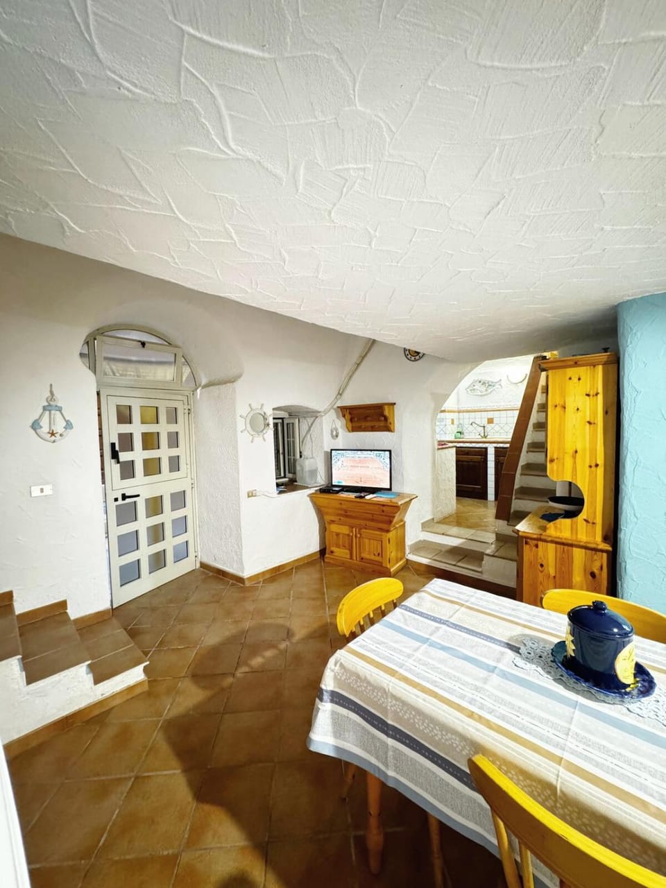 Living room, Photo of the whole room, Dining area