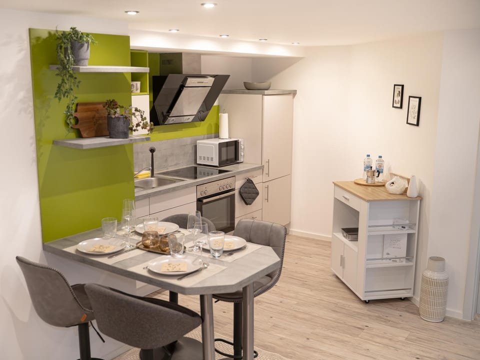 Kitchen or kitchenette, Dining area, Food