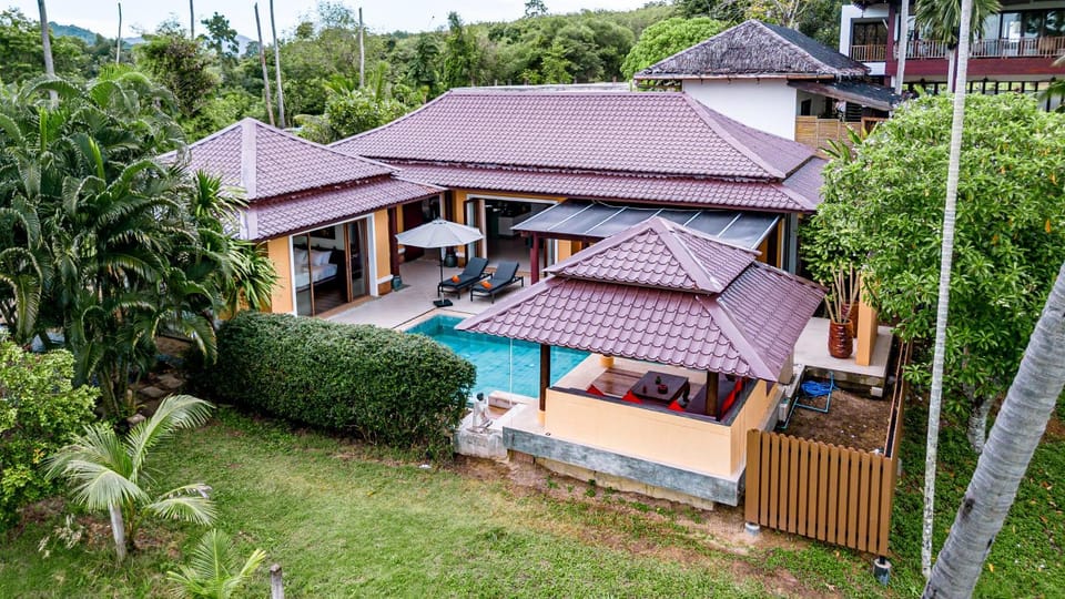 Property building, Patio, Spring, Day, Garden, Garden view, Pool view, Swimming pool, sunbed