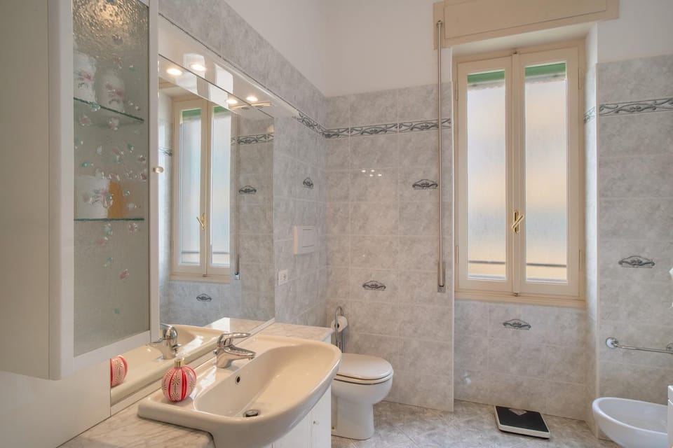 Bathroom, Living room