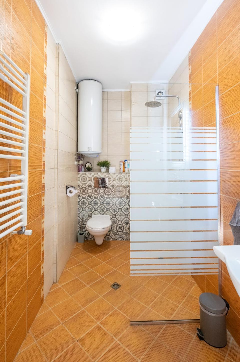 Shower, Toilet, Bathroom, towels