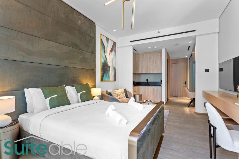 Vibrant & Exclusive Pool View Studio in Autograph Apartment in Dubai