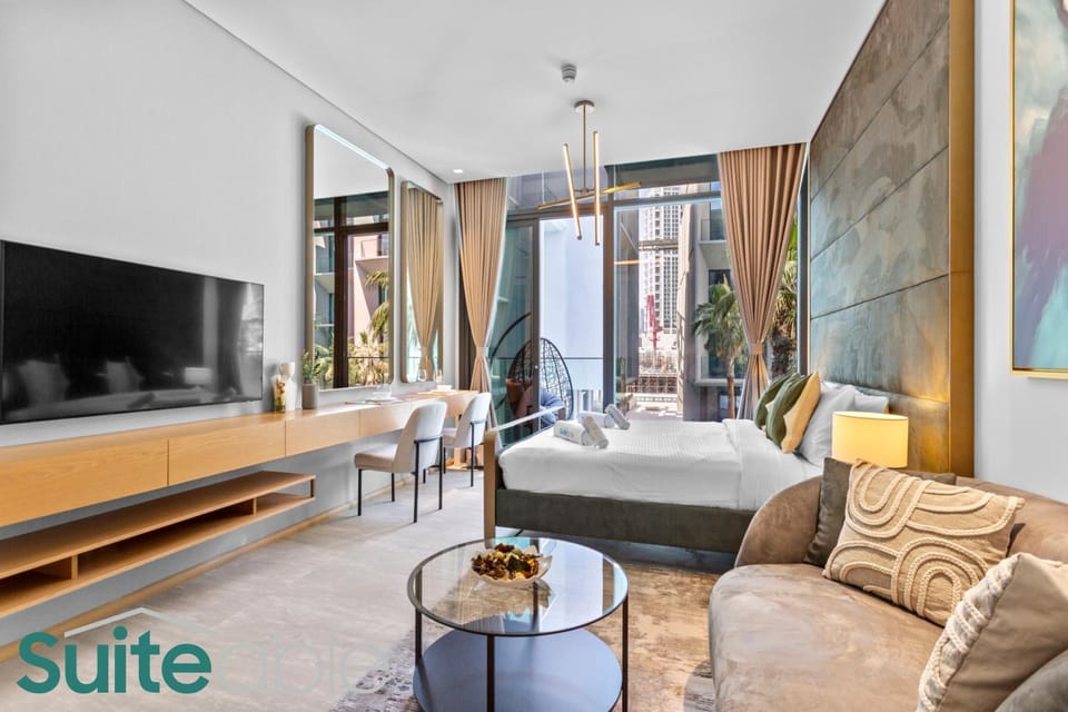 Vibrant & Exclusive Pool View Studio in Autograph Apartment in Dubai