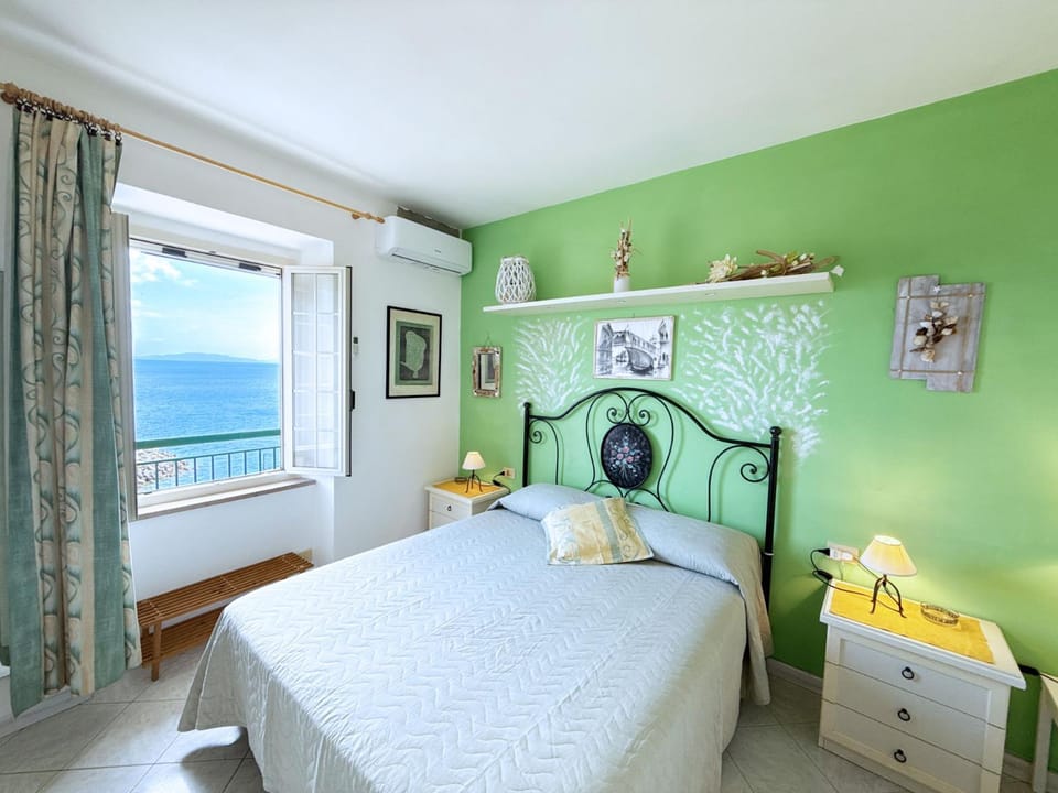 Bed, Photo of the whole room, Bedroom, Sea view