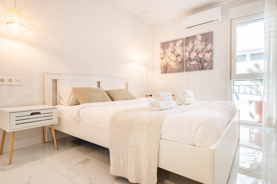 Central retreat with balcony, steps to beach REMS Apartment in Fuengirola