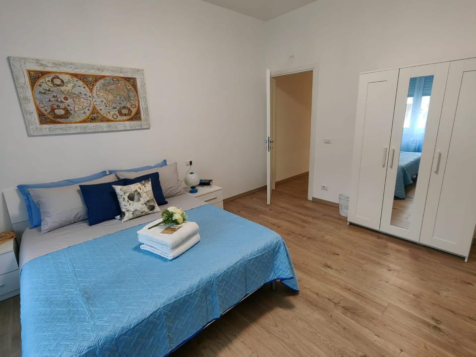Bed, Photo of the whole room, Bedroom, towels, wardrobe