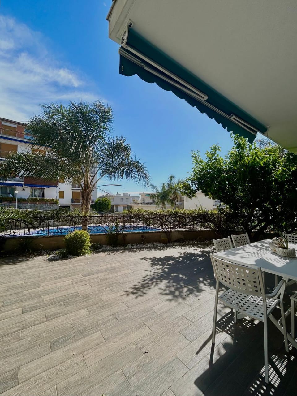 Property building, Balcony/Terrace, Living room