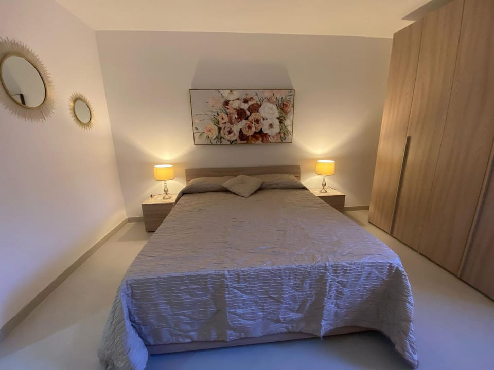 Bed, Photo of the whole room, Bedroom, wardrobe